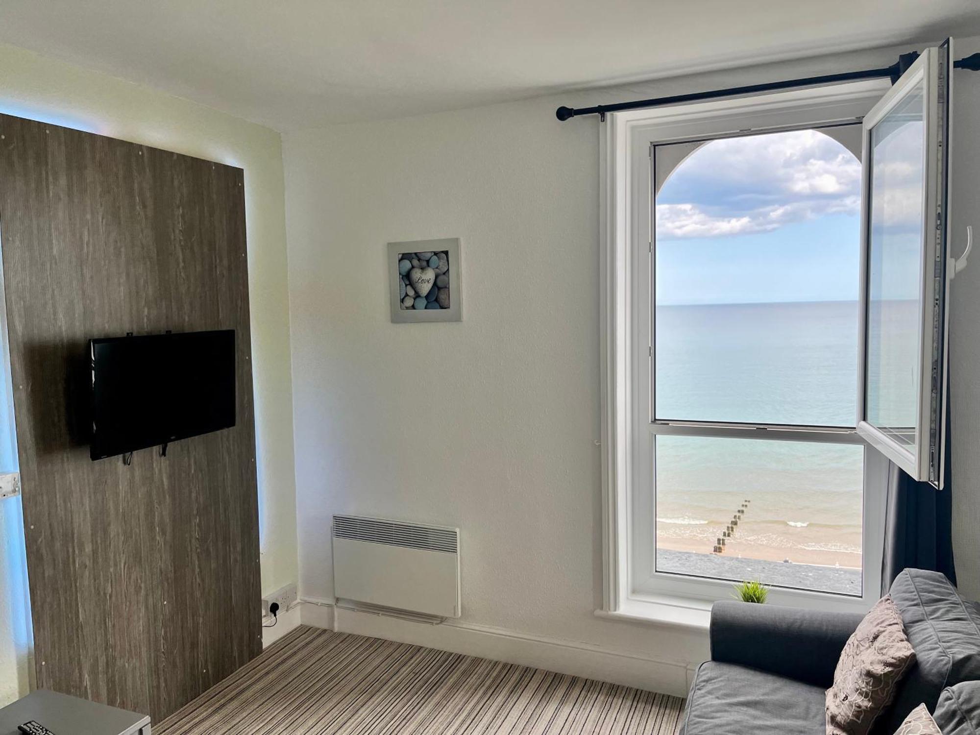 Beaconsfield Apartment *